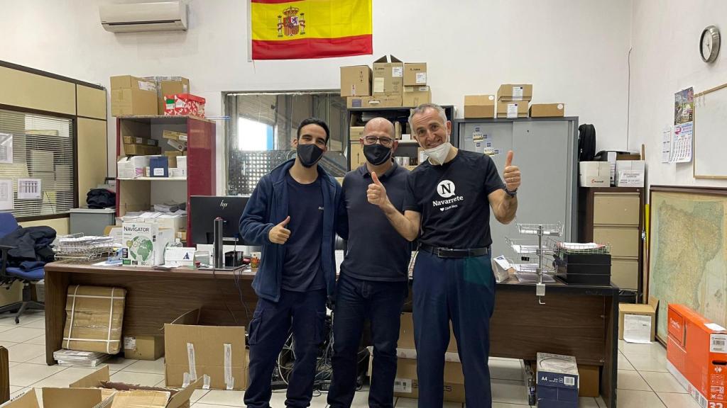 Álvaro Navarrete, a la derecha, junto a parte de su equipo