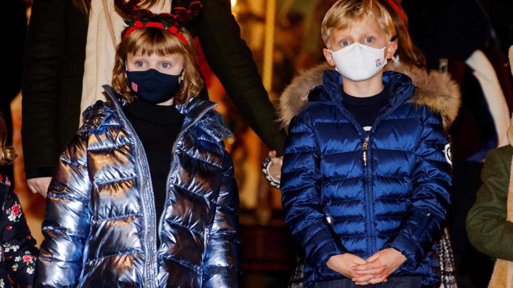 Jacques y Gabriella se mostraron muy serios en la inauguración de la Navidad en Mónaco.