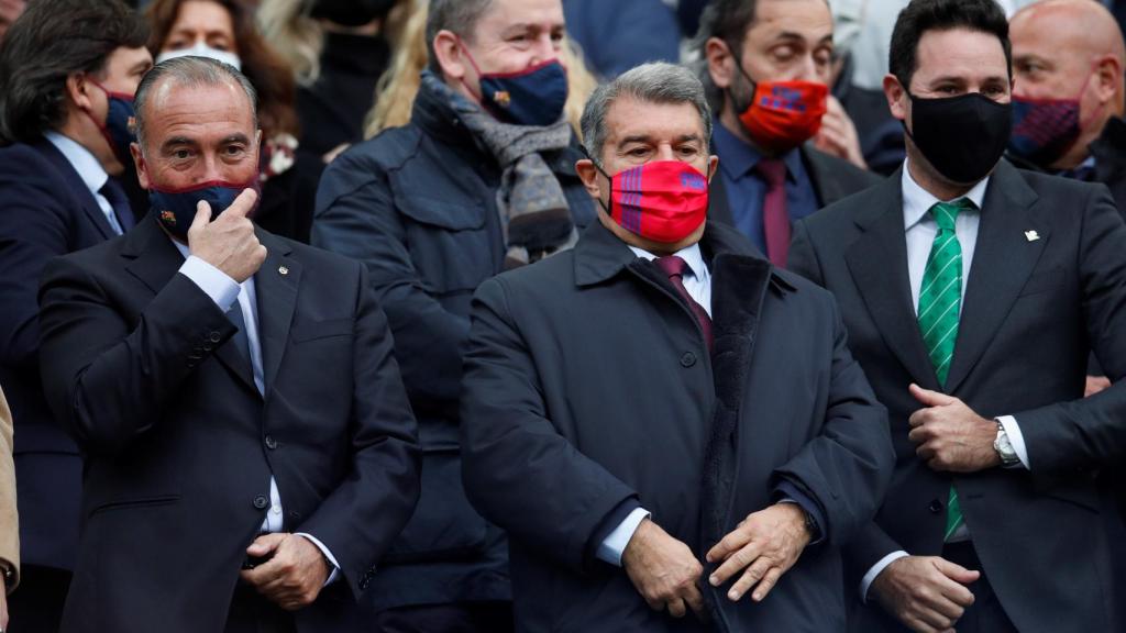 Laporta y Rafa Yuste en el palco del Camp Nou antes del partido