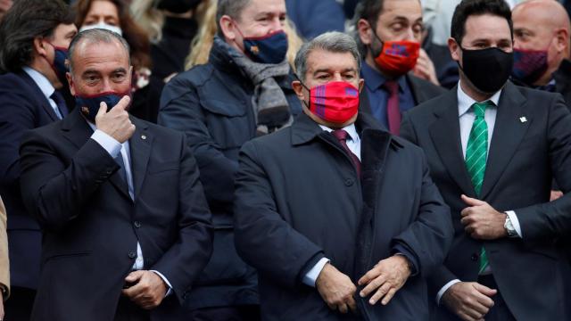 Laporta y Rafa Yuste en el palco del Camp Nou antes del partido