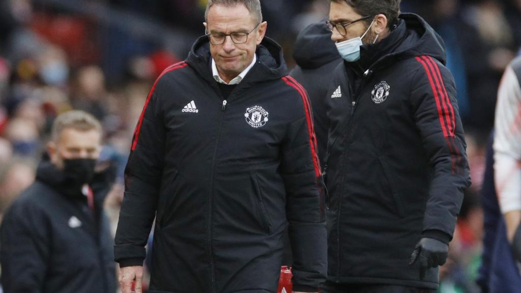 Ralf Rangnick junto a uno de los miembros de su staff