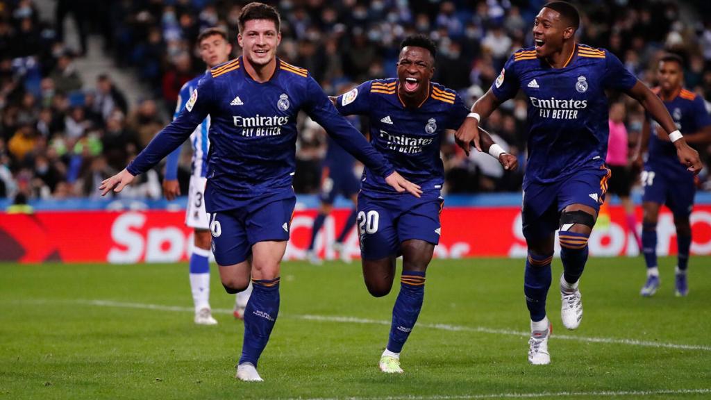 Luka Jovic celebra un gol con el Real Madrid en la temporada 2021/2022
