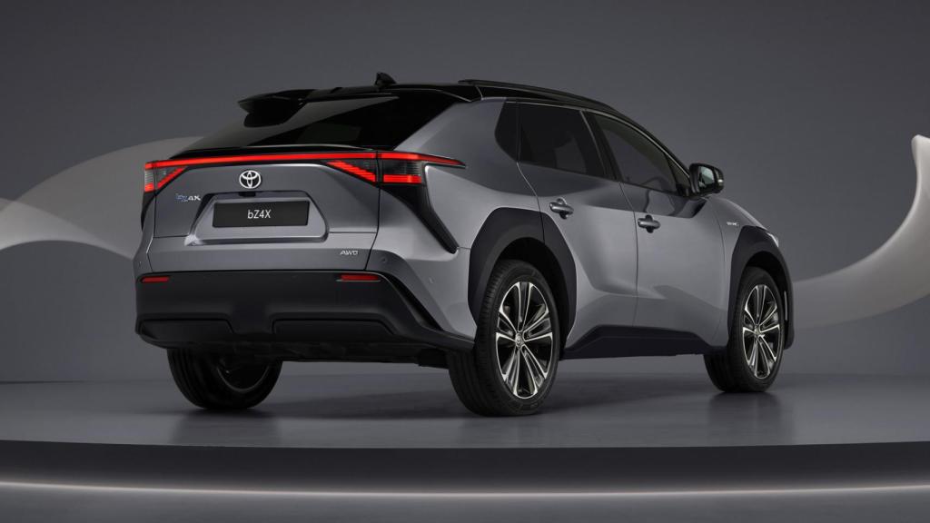 El Toyota bZ4X es un SUV eléctrico de un tamaño similar al RAV4.