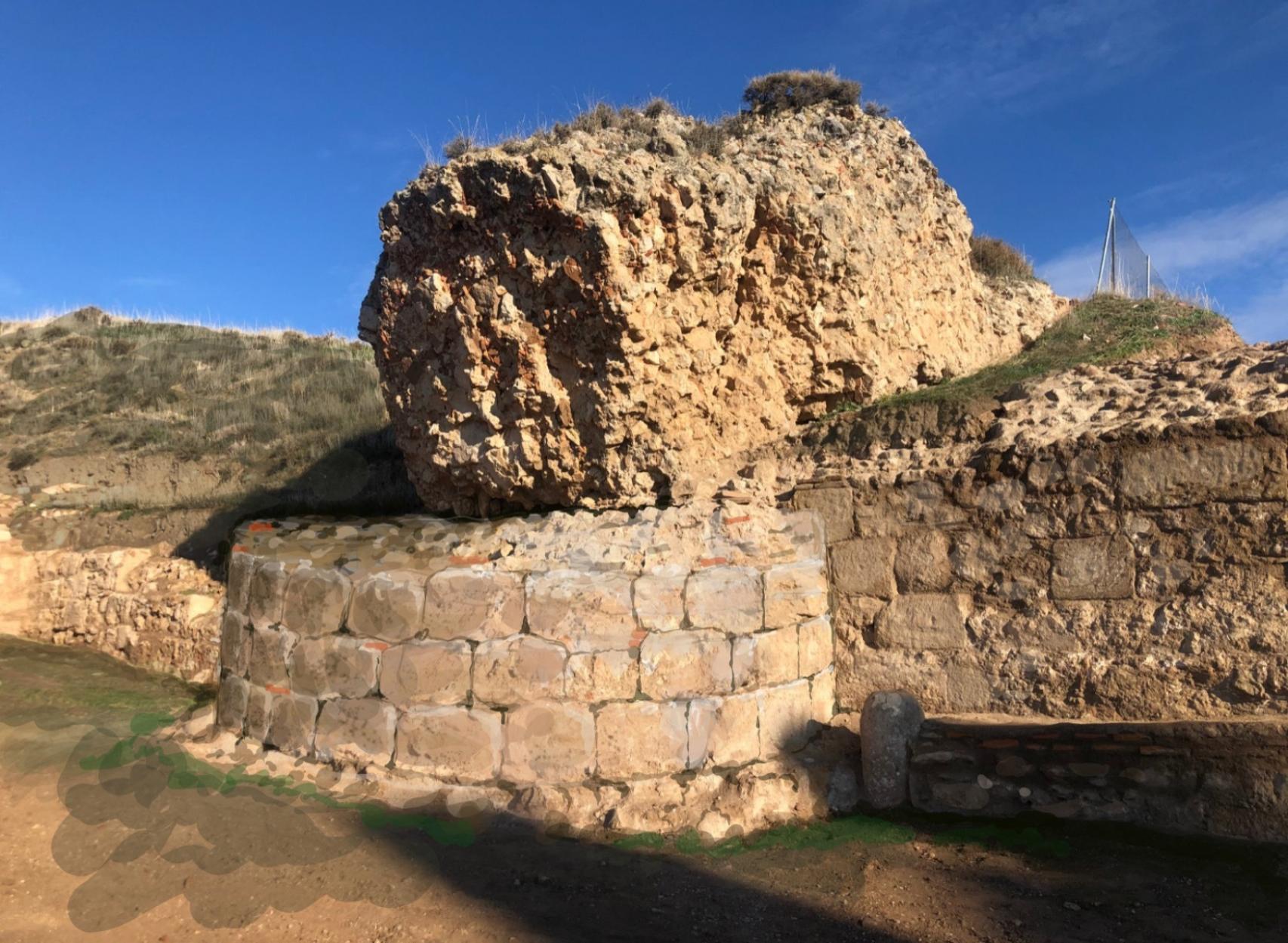 Reconstrucción hipotética de la base de la torre redonda cristiana.