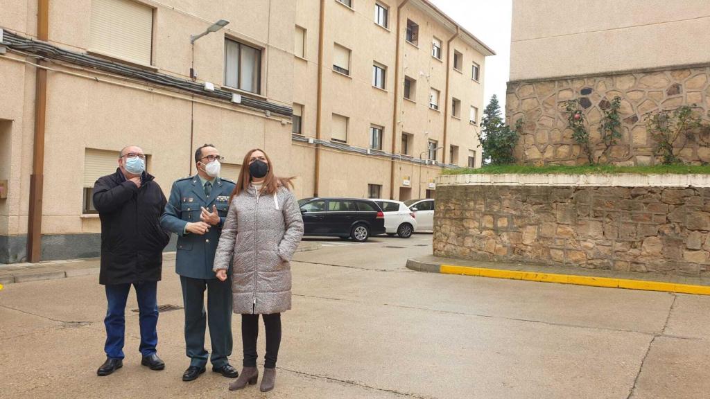 La delegada del Gobierno, Virgina Barcones, en una visita a un cuartel