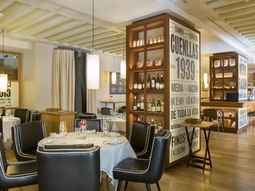 Salón principal de Media Ración