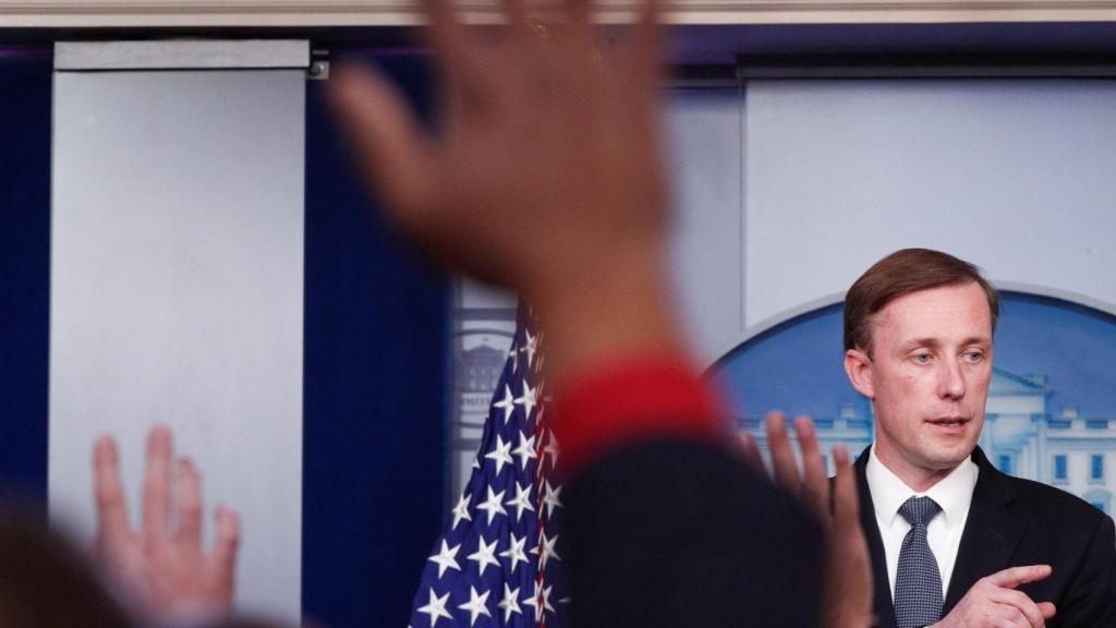 Jake Sullivan, asesor de seguridad nacional de la Casa Blanca, atiende a los medios tras el encuentro entre Biden y Putin.