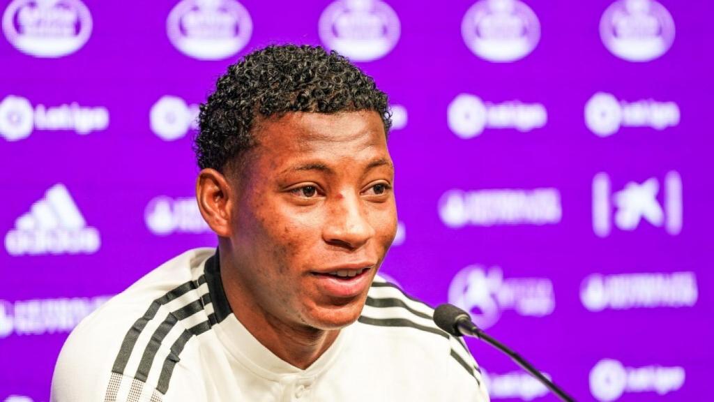 Gonzalo Plata en la rueda de prensa de su presentación. Fotografía: Real Valladolid