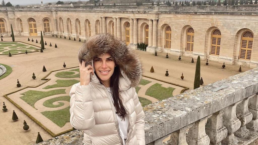 Carla Barber posando en Versalles.