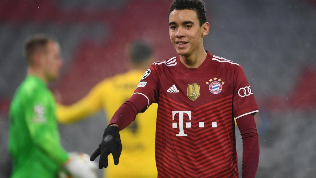 Jamal Musiala celebra su gol frente al FC Barcelona.