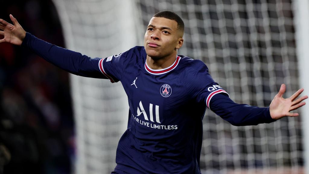 Kylian Mbappé celebra un gol con el PSG en la Champions League 2021/2022