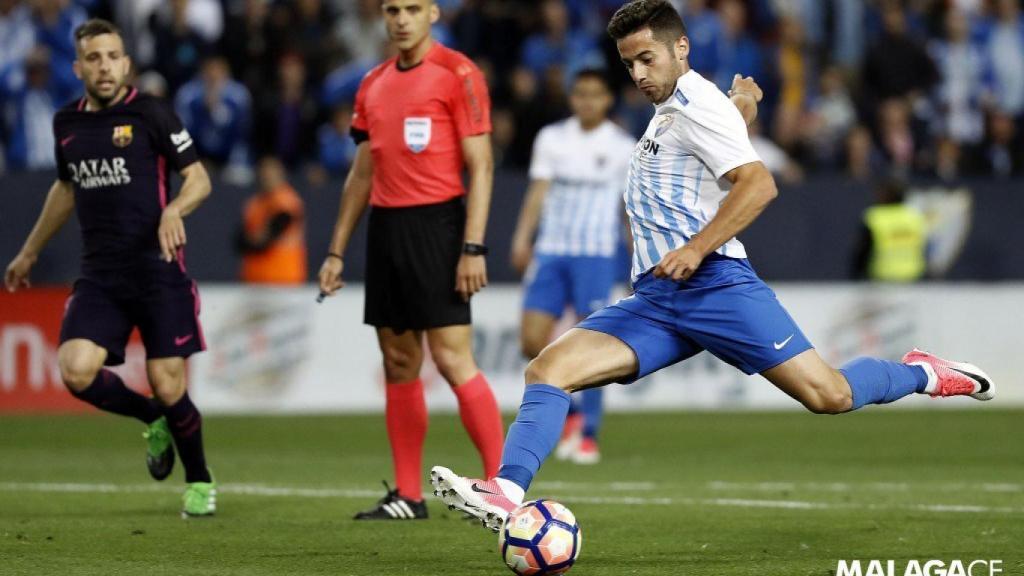 Jony lanza un penalti contra el Barcelona.