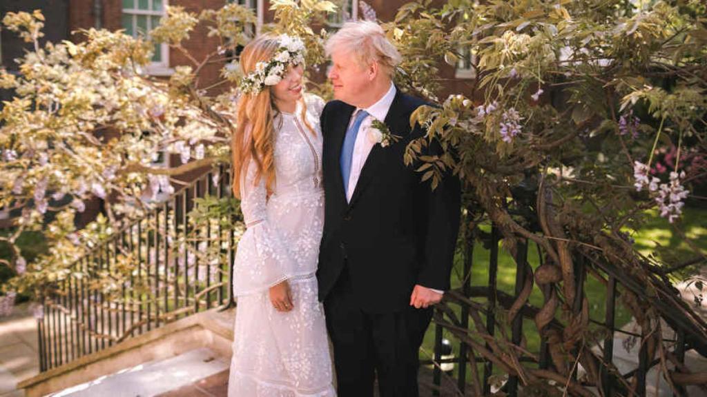 Carrie Symonds y Boris Johnson, en el día de su boda.