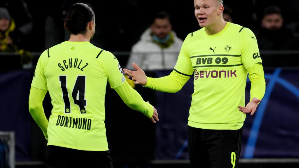 Erling Haaland celebra un gol con el Borussia Dortmund.
