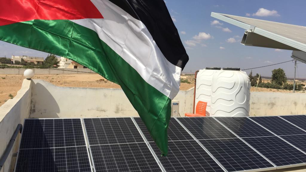 GFM y ONG Rescate instalan generadores atmosféricos de agua potable en la localidad de Al Sarhan. Equipo: GENAQ.