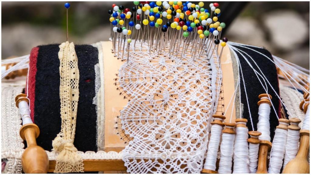 La Sala de exposiciones de la Autoridad Portuaria de Ferrol acoge una muestra de artesanía