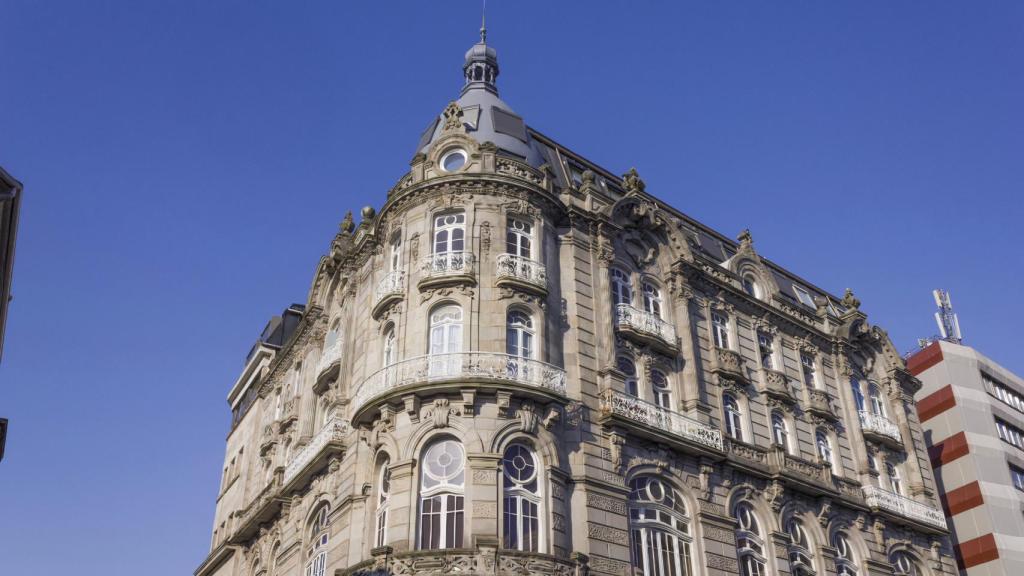 Fachada del Hotel Moderno, obra de Michel Pacewicz.