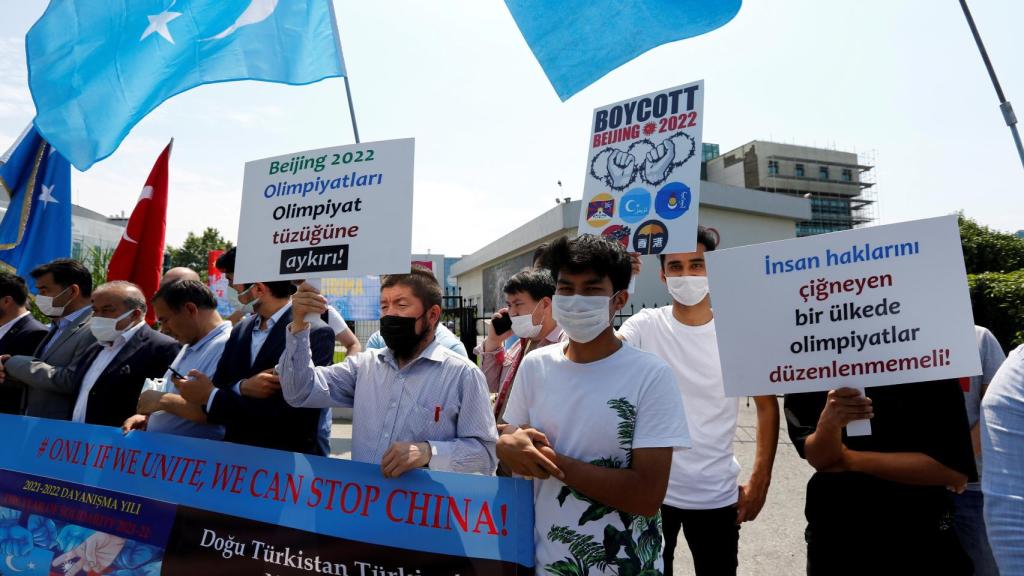 Protestas contra los Juegos Olímpicos de Invierno de Pekín 2022 en Turquía.