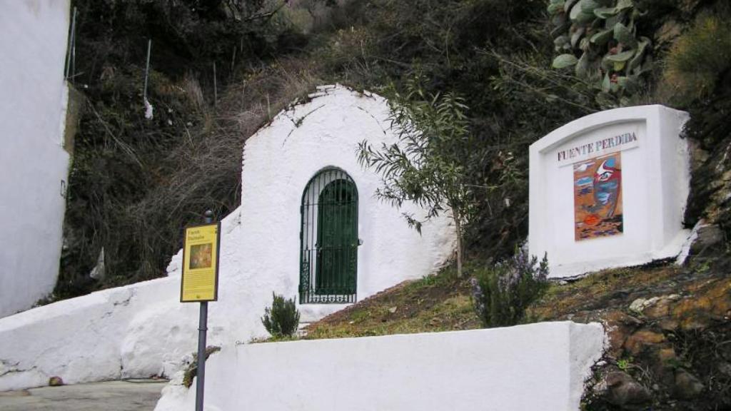 Fuente del Amor Arenas: En esta fuente nace el amor en Arenas.
