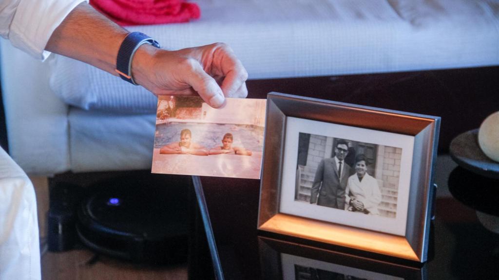 El hermano menor de David, como sus padres, también perdió la vida en un accidente.