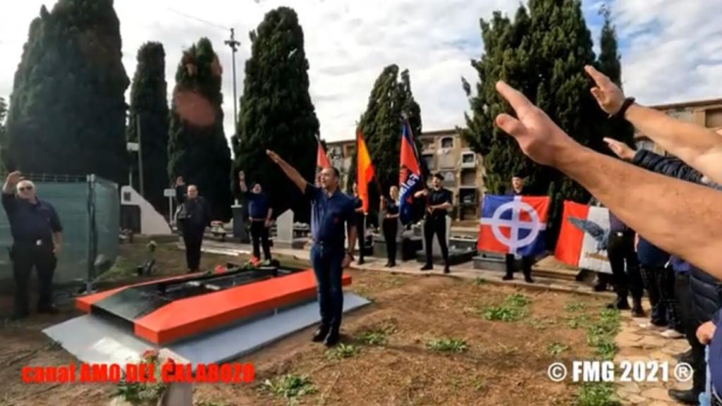 Acto en el cementerio de Alicante, en una imagen extraída del vídeo de Youtube.