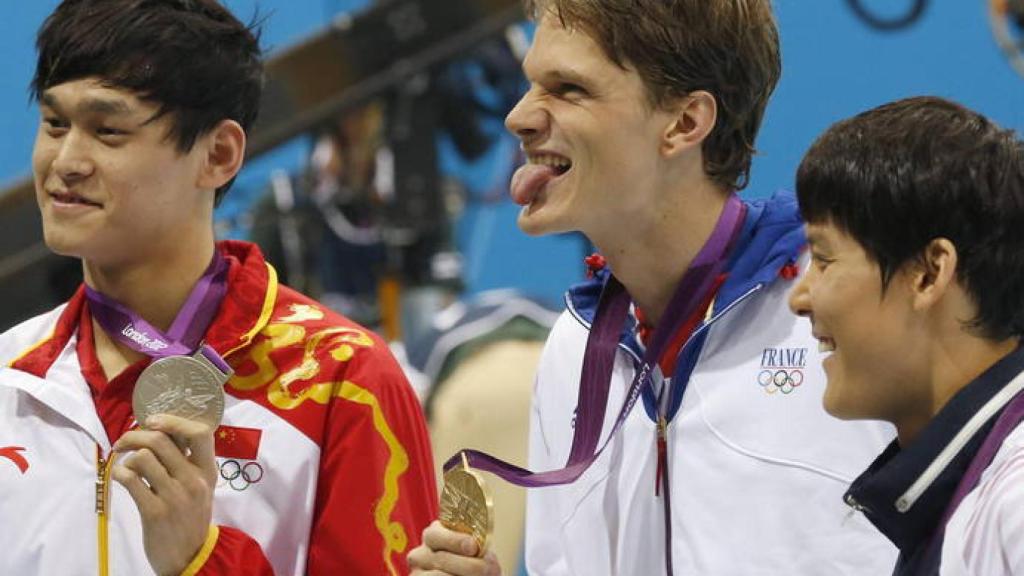 Yannick Agnel en el podio de los Juegos Olímpicos de Londres 2012 con su oro en los 200 libres