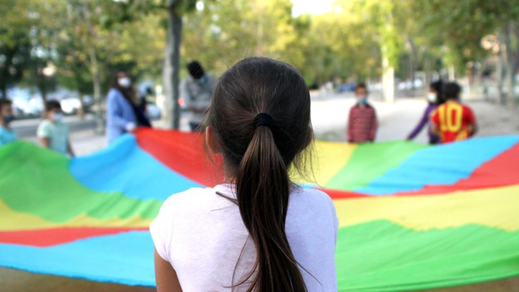 Niños jugando en el proyecto 'Soy Cometa' de las fundaciones Amoverse y Entreculturas