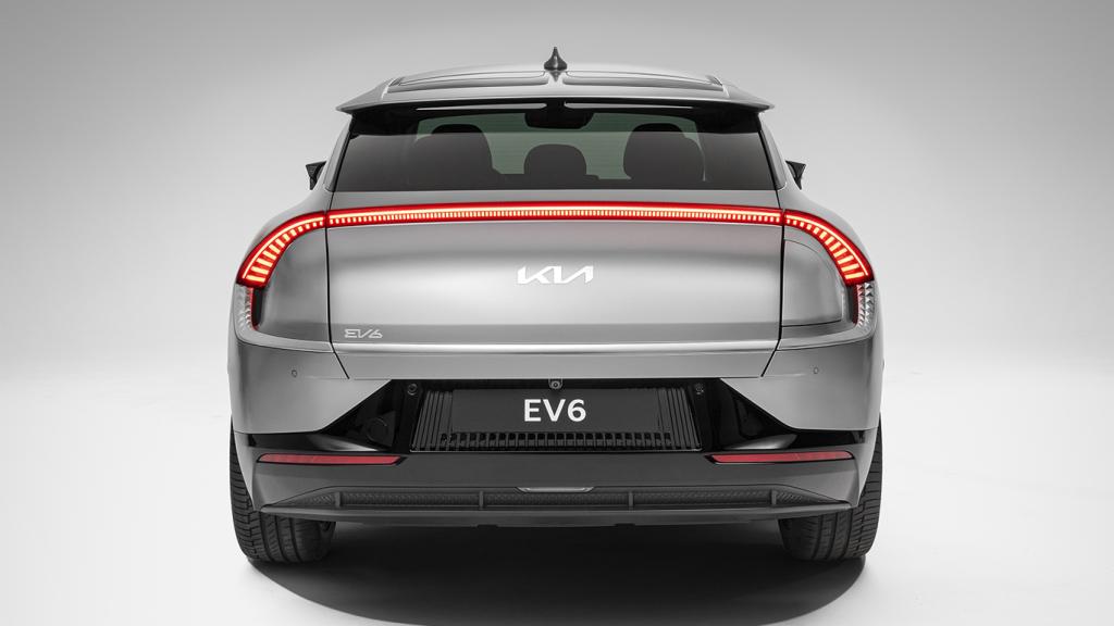 La tira de luces led de la zaga conforman una trasera muy llamativa.