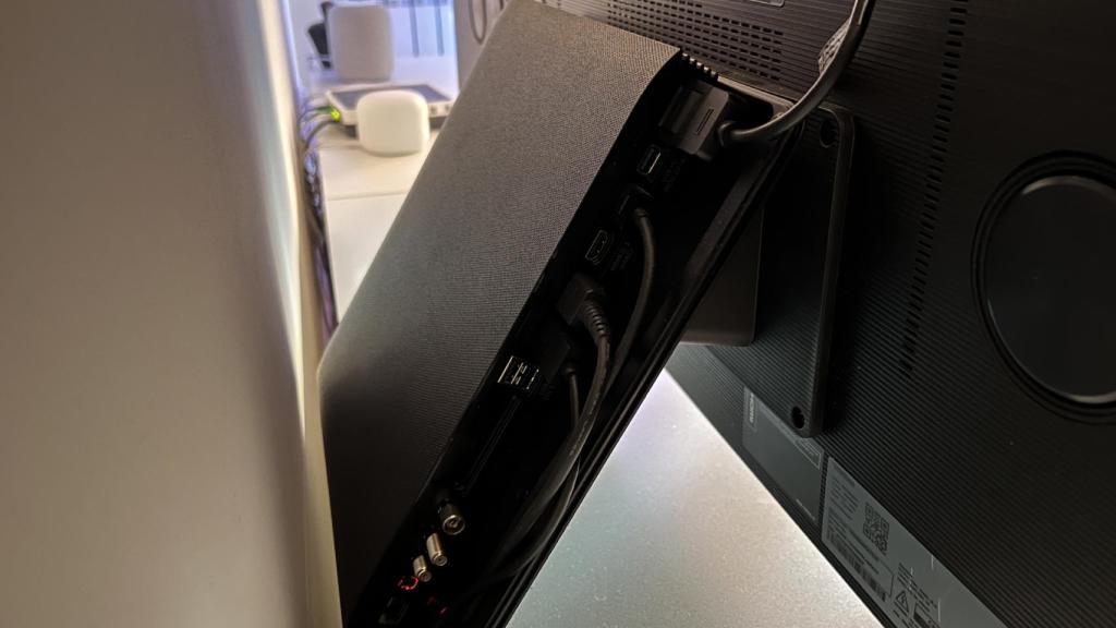 Nuevo centro de conexiones tras la peana