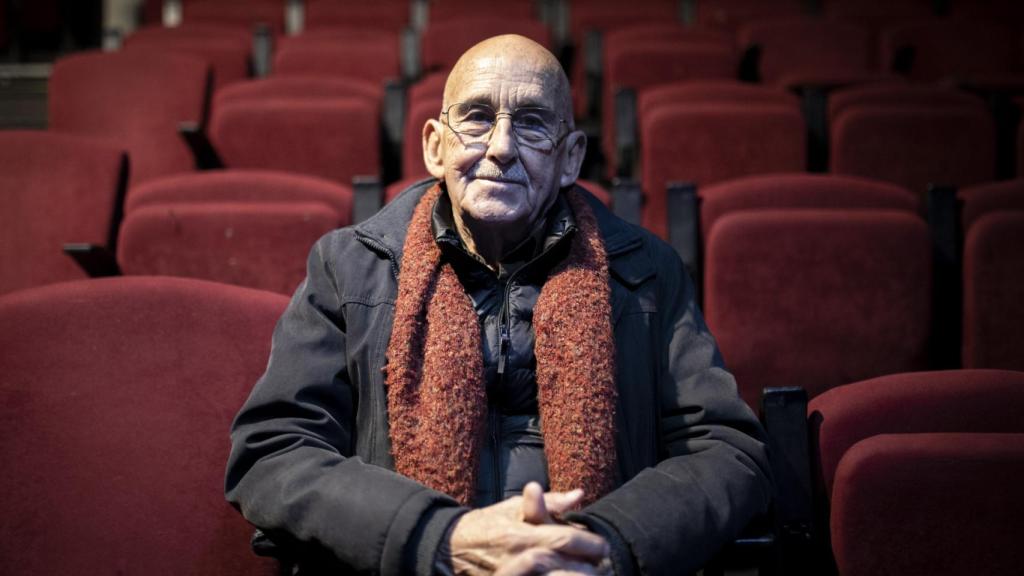José Sanchis Sinisterra, en el patio de butacas del Teatro del Barrio, en Lavapiés.