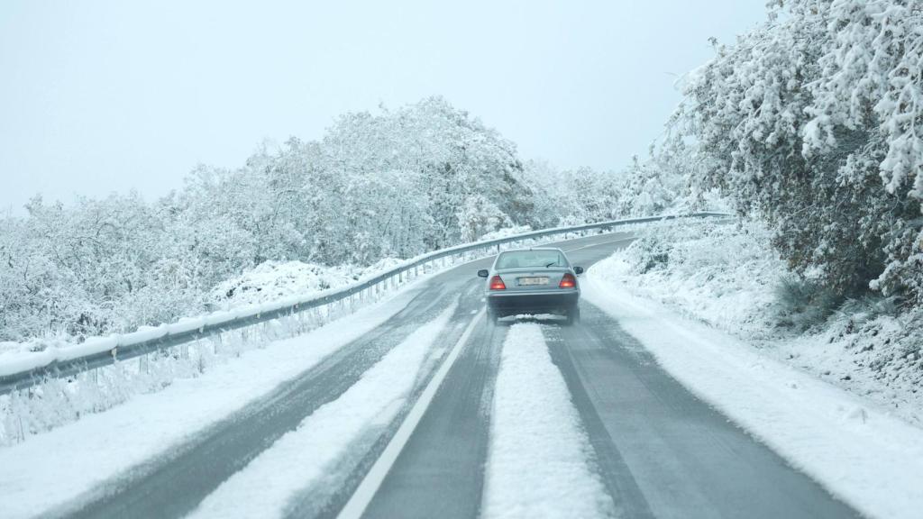 Un puerto de Burgos, cortado al tráfico por la nieve