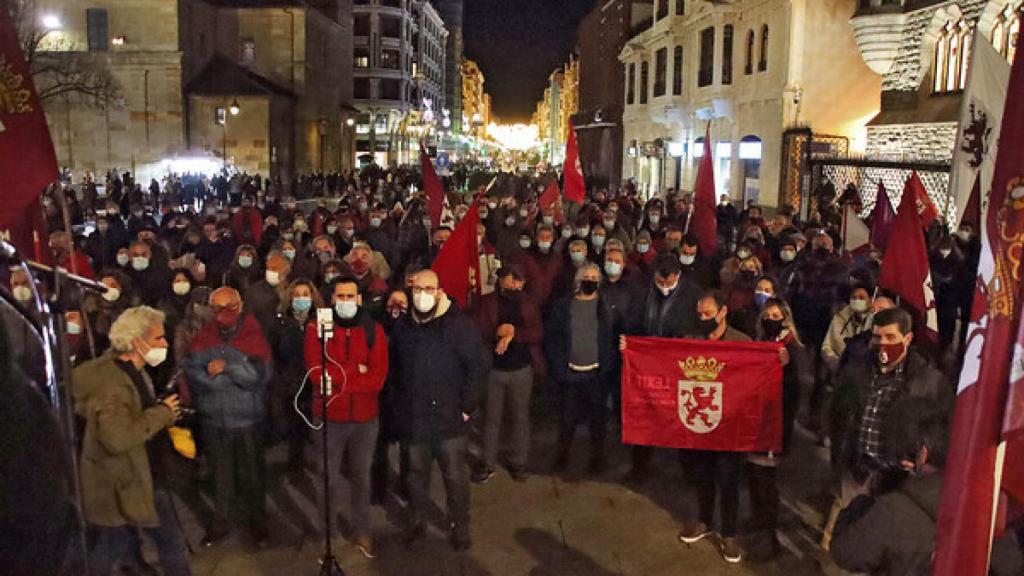 Un momento de la concentración convocada por Conceyu País Llionés