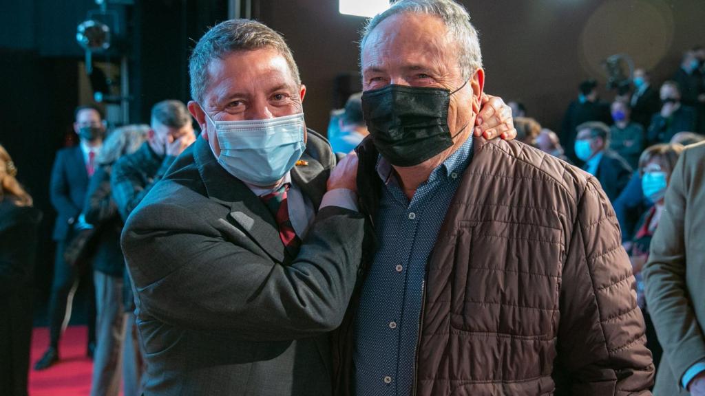 Emiliano García-Page, a la izquierda, este viernes durante la entrega de los Premios al Mérito Empresarial.