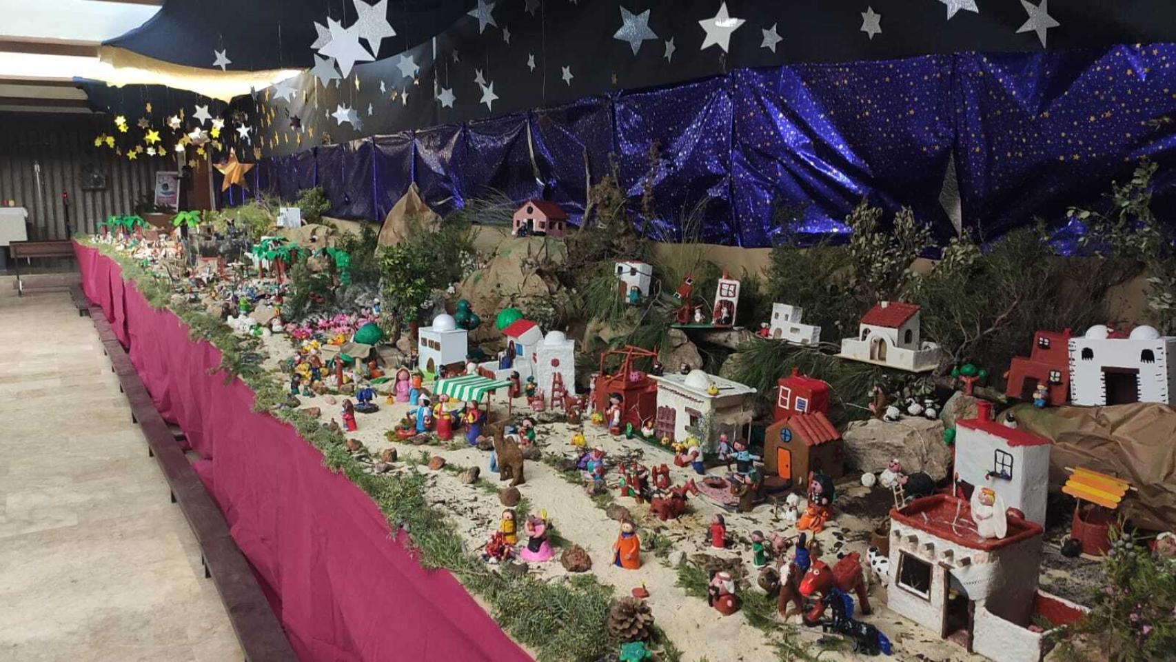 Un colegio de Albacete crea un belén gigante de plastilina