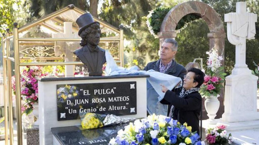 Una imagen del evento de 2018 donde aparecen Manolo y la hermana de 'El Pulga'.