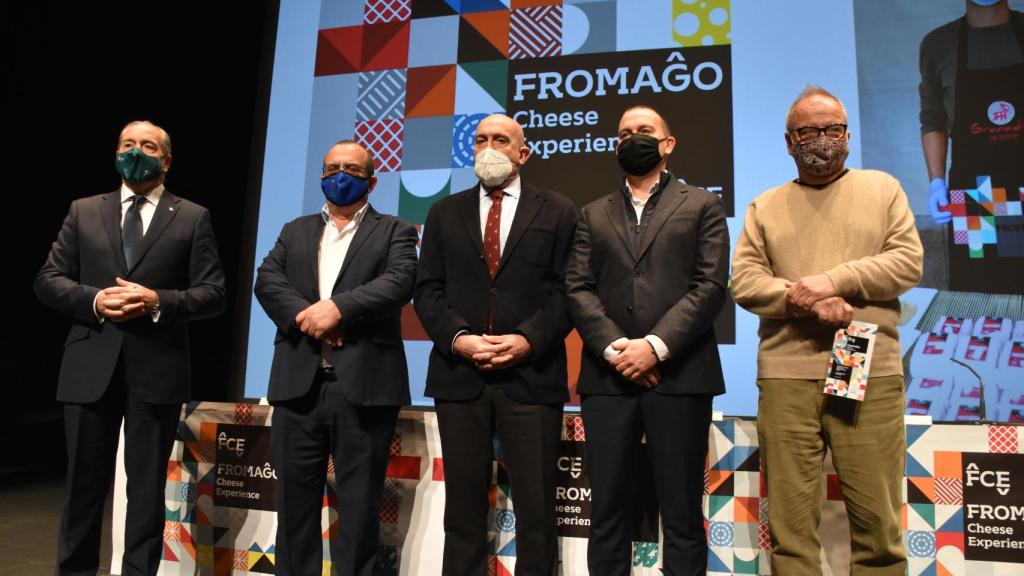 El presidente de la Diputación de Zamora, Francisco Requejo, el consejero de Agricultura, Ganadería y Desarrollo Rural de la Junta de Castilla y León, Jesús Julio Carnero; el director general de Caja Rural de Zamora, Cipriano García; y el concejal de Turismo y Comercio del Ayuntamiento de Zamora, Christoph Strieder