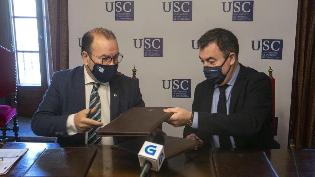 El rector de la USC, Antonio López, y el conselleiro de Cultura, Román Rodríguez.