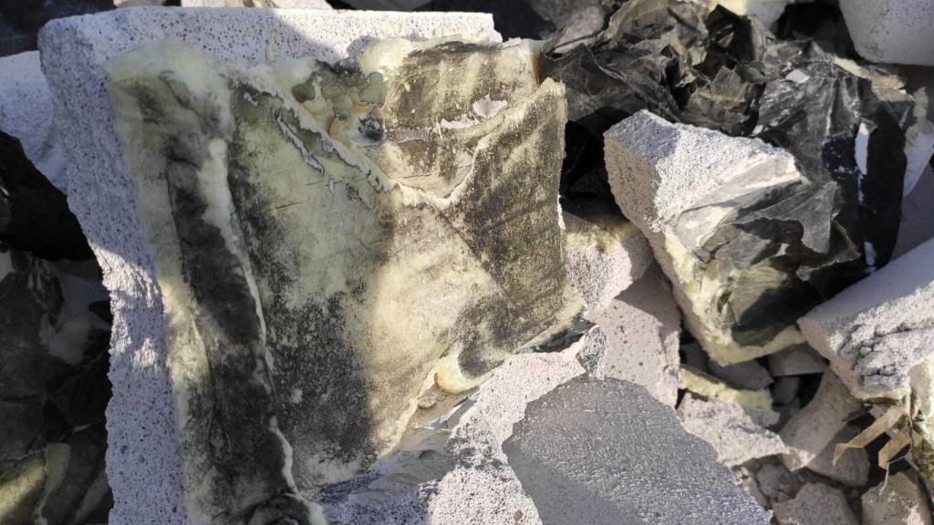 Interior de los bloques, con el cristal casi adherido.