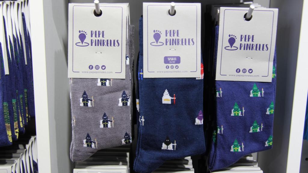 Calcetines de nazarenos de diferentes hermandades.