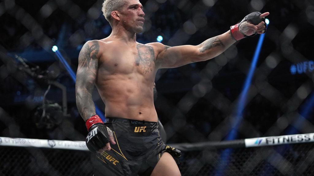 Charles Oliveira, ganador del cinturón del peso ligero de la UFC