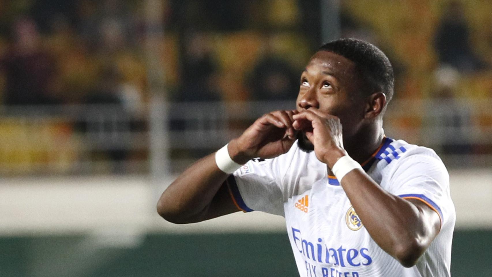 David Alaba celebra un gol con el Real Madrid en la temporada 2021/2022