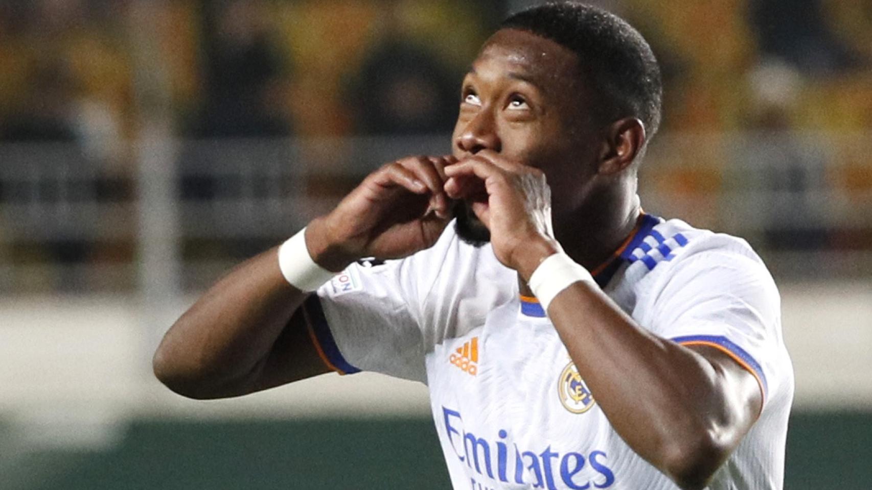 David Alaba celebra un gol con el Real Madrid en la temporada 2021/2022