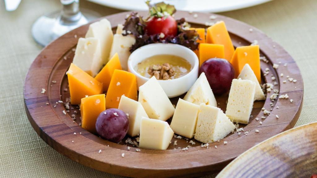 Tabla de quesos preparada para la cena de Nochevieja. Foto: Farhad Ibrahimzade.