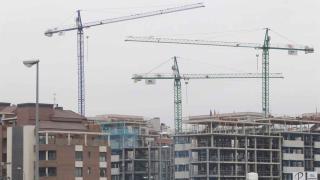 Imagen de los trabajos de construcción de una promoción de viviendas en Málaga.