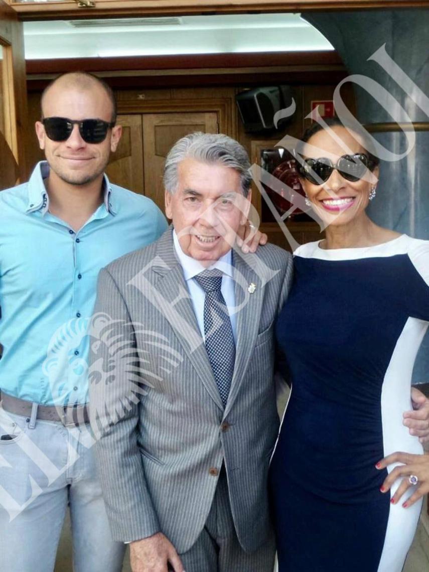 La viuda de Santana, Claudia, posando con el tenista y el hijo de la colombiana.