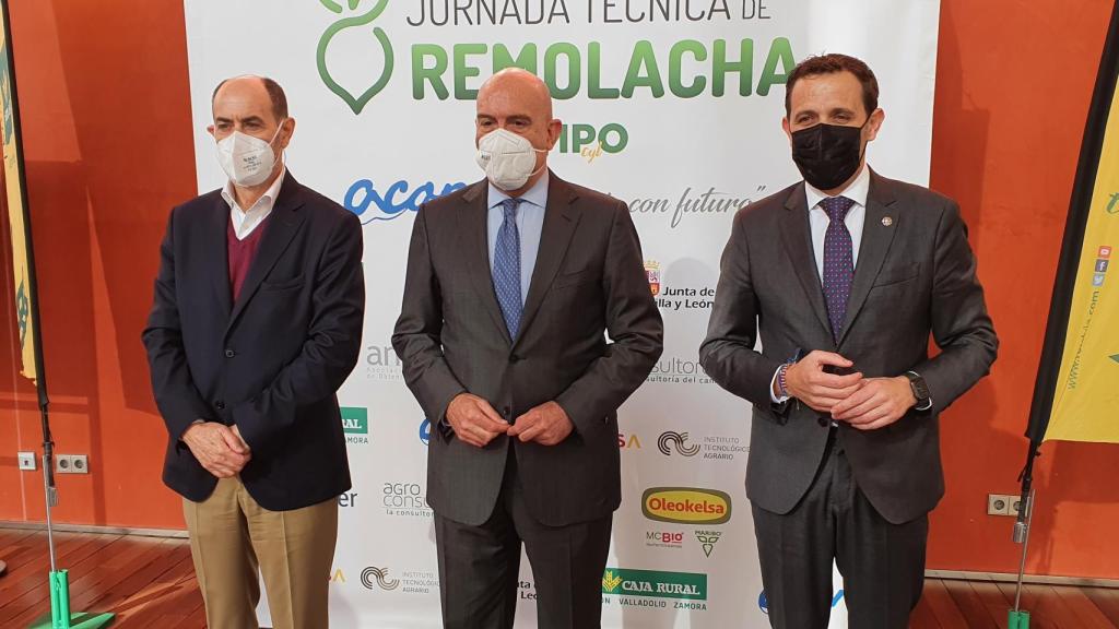 El consejero Carnero junto al presidente de la Diputación de Valladolid, Conrado Iscar