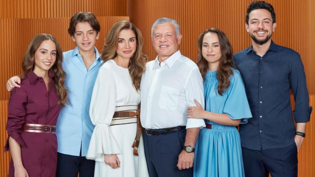 Rania de Jordania, Abdalá II y sus hijos en la felicitación de Navidad.
