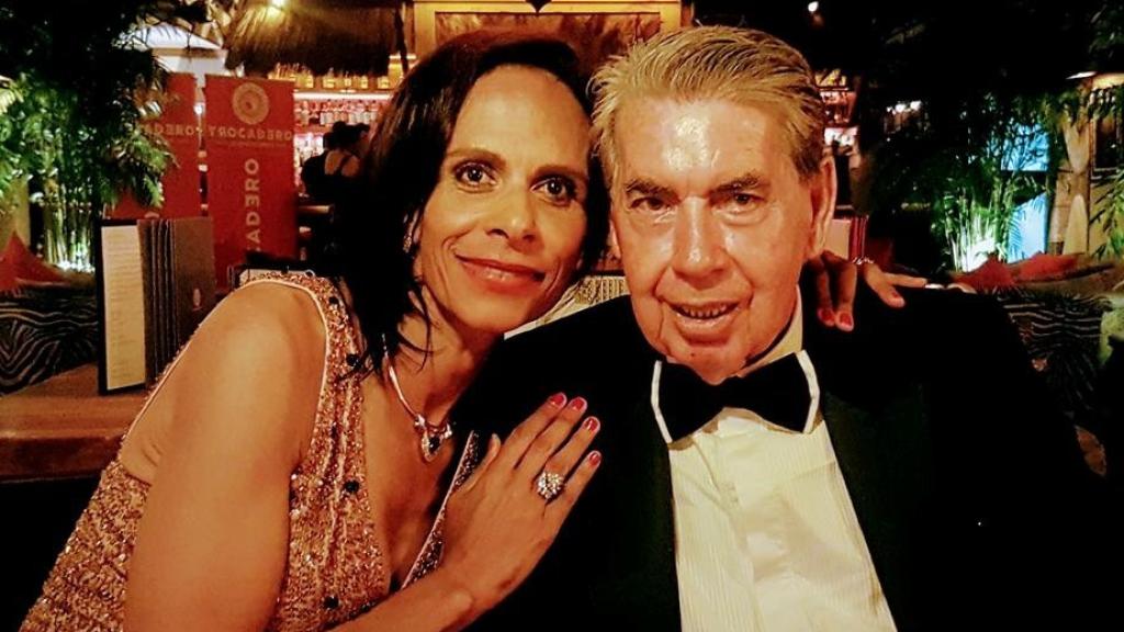 Manolo Santana y su viuda, Claudia Inés Rodríguez, en una imagen cedida.