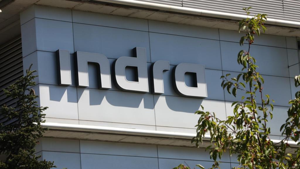 Fachada de la sede de Indra ubicada en Madrid.