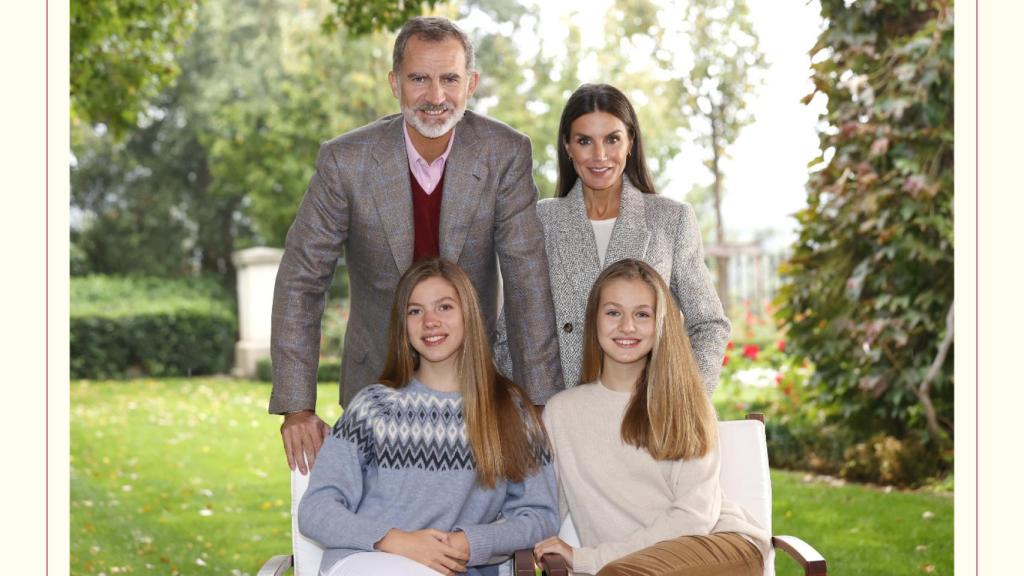 La nueva felicitación navideña de los Reyes junto a sus hijas.